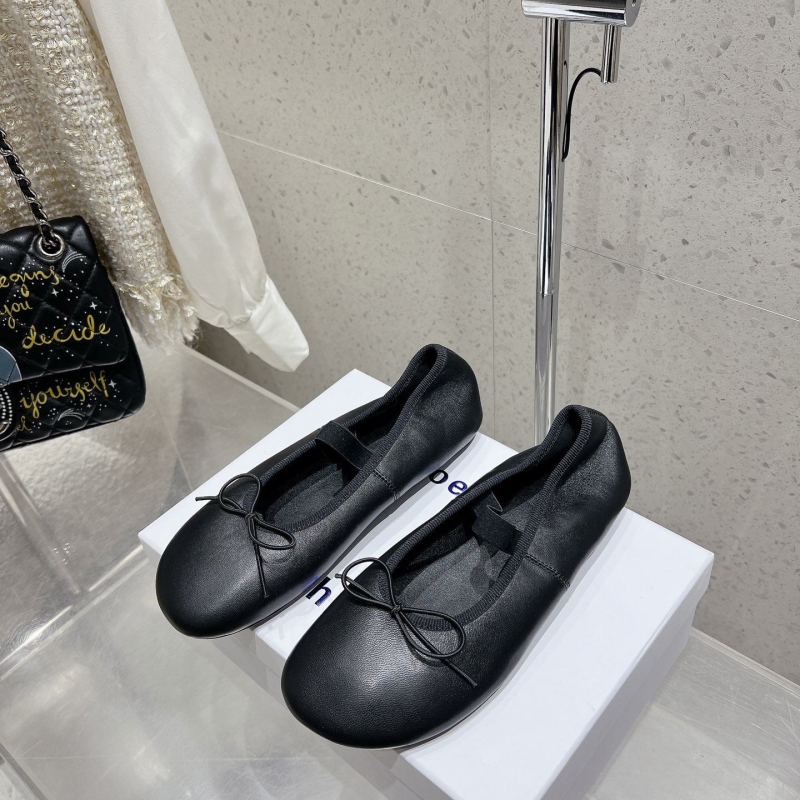 Other flat shoes